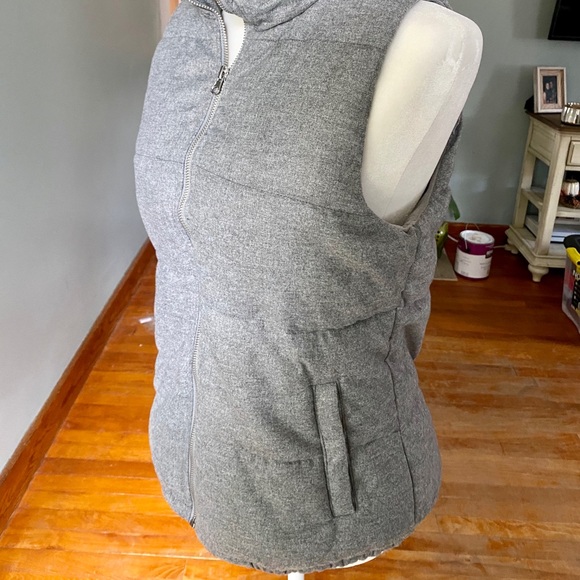Old Navy Winter Vest - Picture 4 of 9